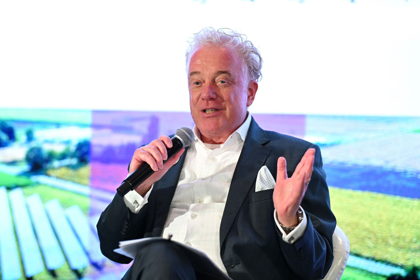 Allard Nooy, Senior Deal Advisor, Singapore speaking at a conference